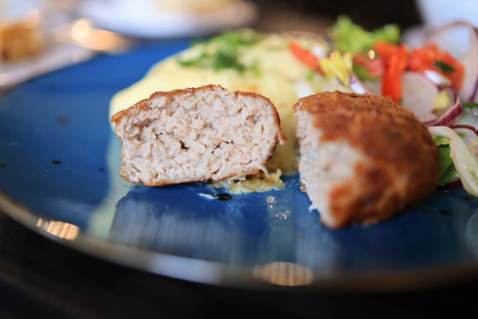 Georgian cuisine shkmeruli cutlet technology