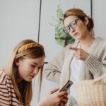 parent-phone-distraction