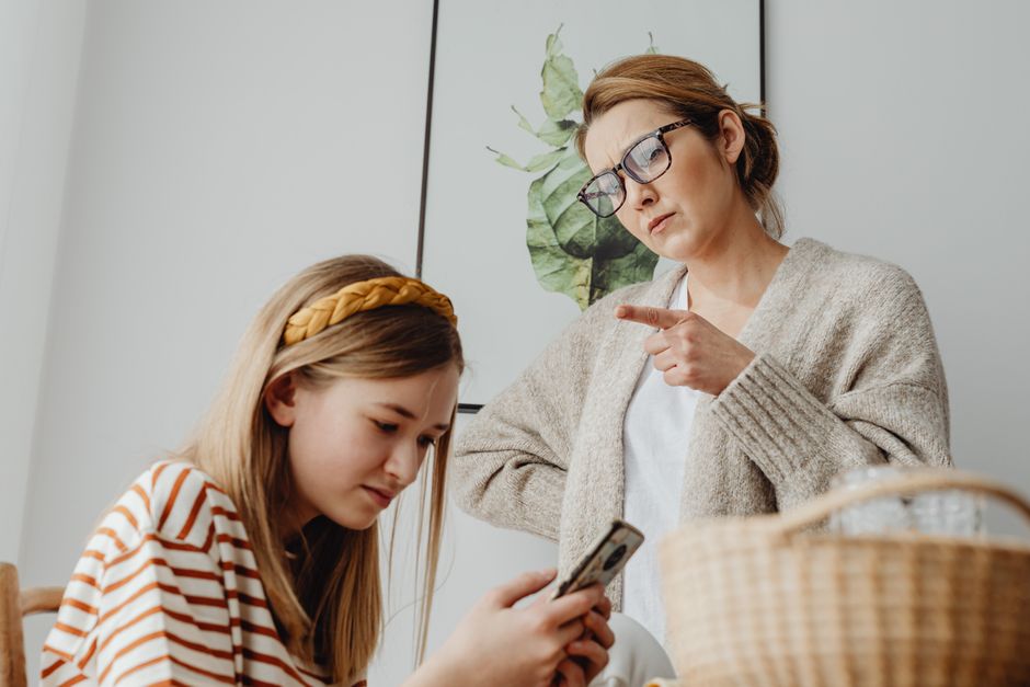 parent-phone-distraction