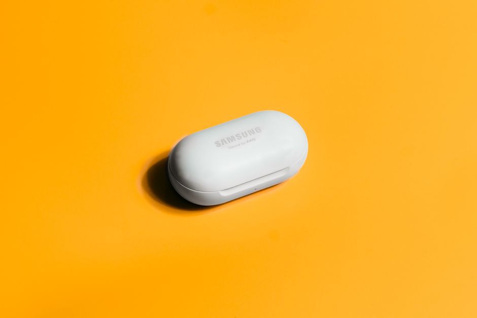 wireless earbuds lightweight design