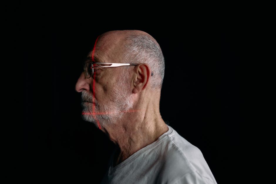 eye tracking aging face recognition