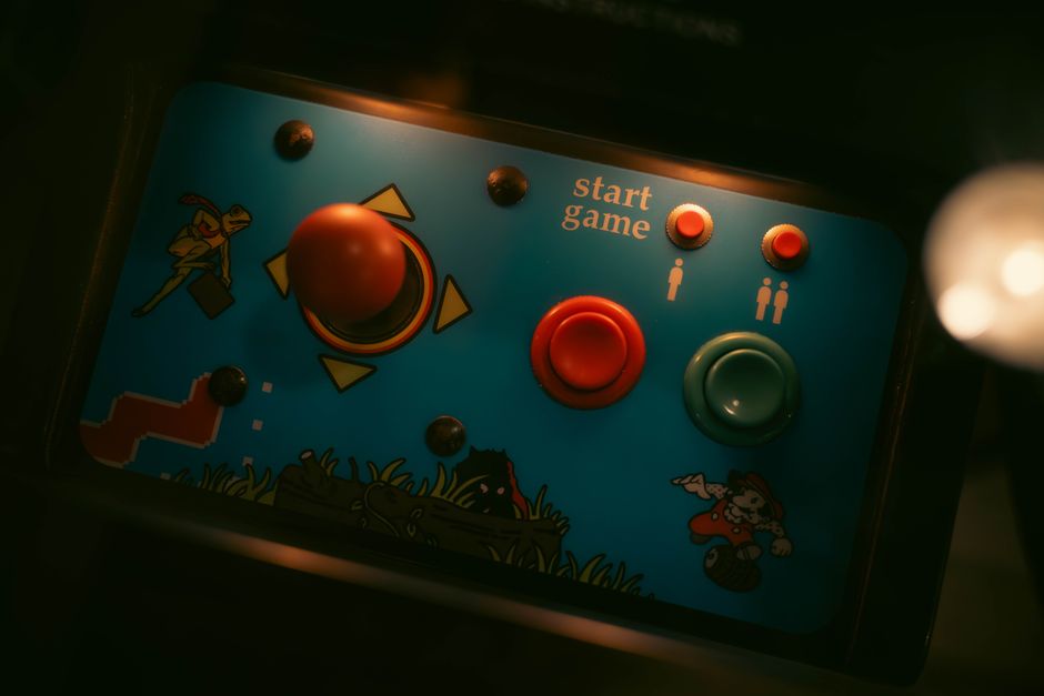 gravity-reversal-gameplay