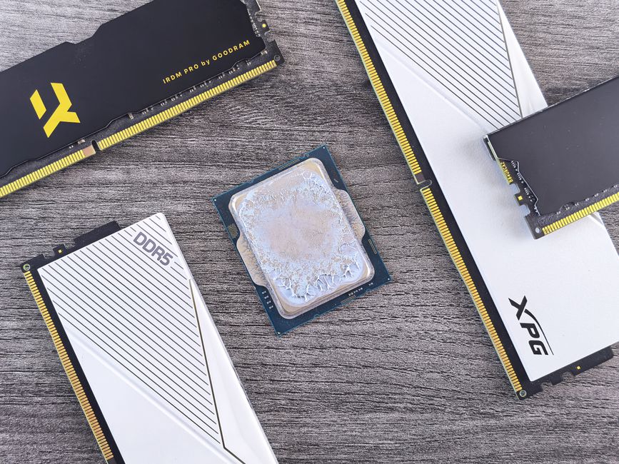 DDR5 memory chips