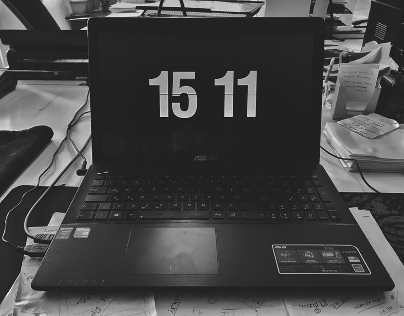 ASUS Oxiis E250G1