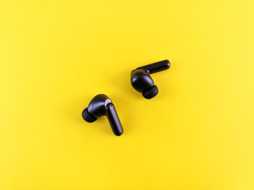 wearable AI earbuds