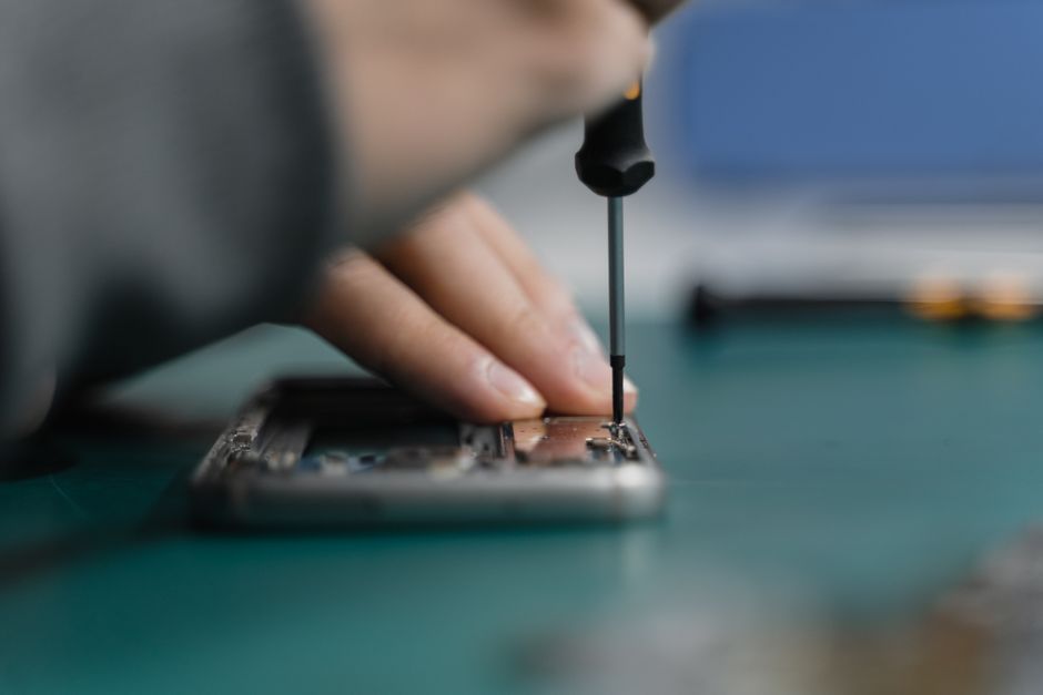 smartphone repair regulations