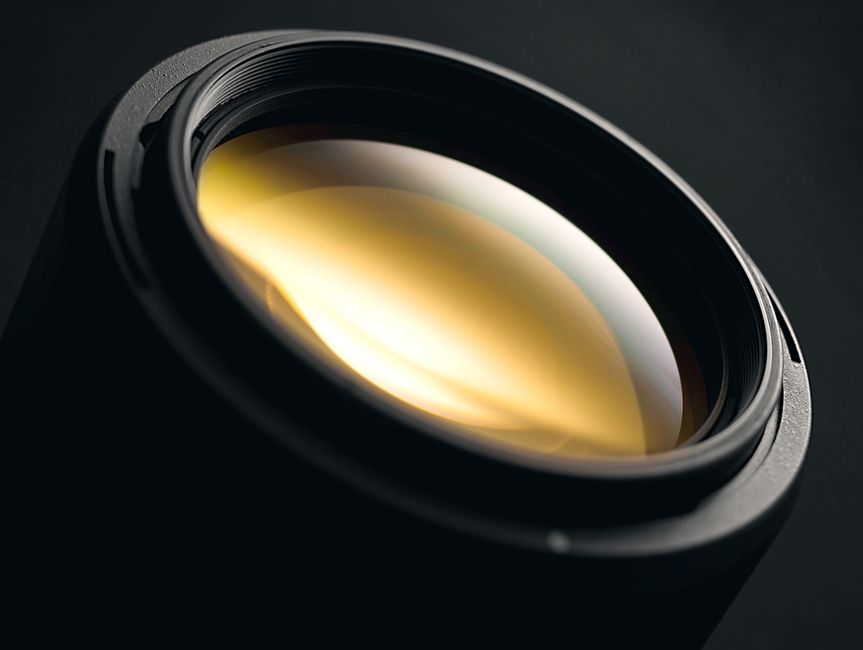 Sony RX10 V zoom lens compact camera optical engineering