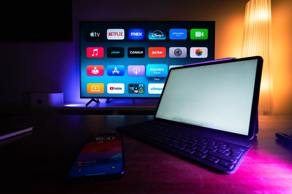 Apple HomeView smart home hub